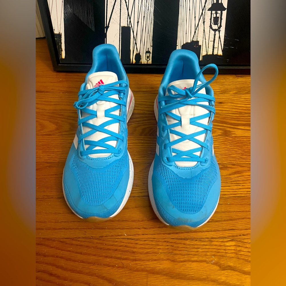 Women Adidas size 8 Gently worn